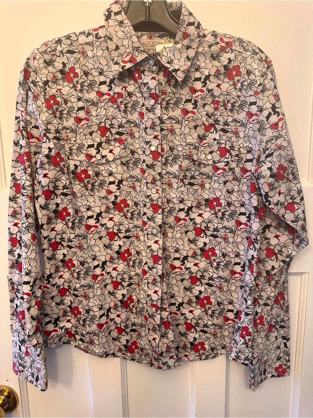 ⭐️ Rockies Med Western Snap Button with Sparkles along shoulders and back